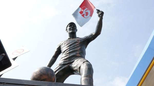 statue-of-nwakaeme-built-in-trabzon-O9iRc7H5.jpg