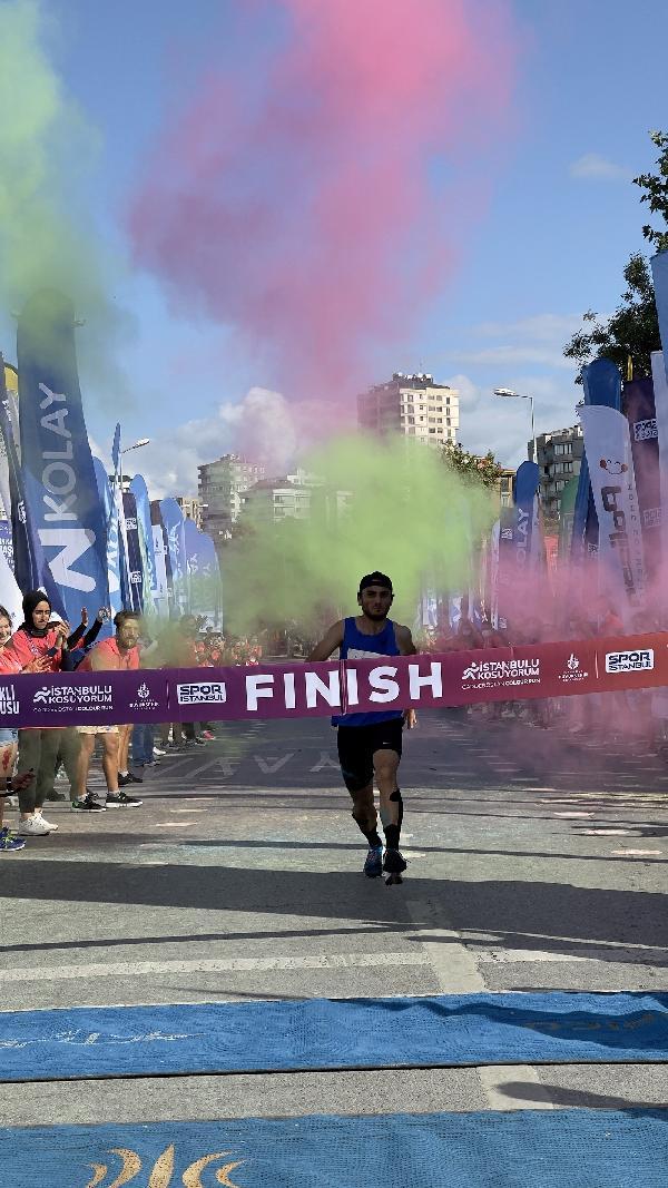 istanbulu-kosuyorum-yarislarinin-2nci-etabi-caddebostan-colour-run-renkli-goruntulere-sahne-oldu-9DPILj67.jpg