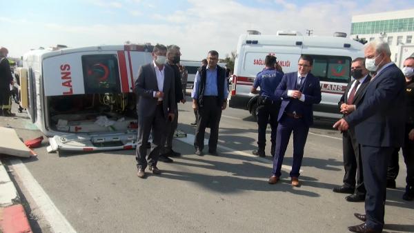 karamanda-yolcu-minibusuyle-carpisan-ambulans-devrildi-10-yarali-HqOtnwkI.jpg