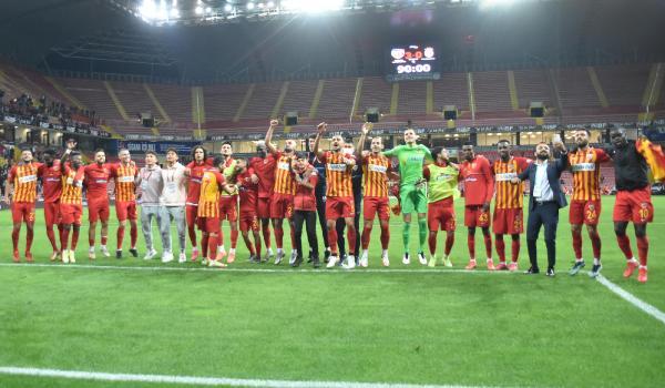 kayserispor-galatasarayievinde-47-yil-sonra-yendi-VK48ITwH.jpg