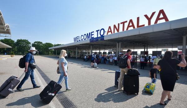 antalyada-turist-sayisi-7-milyonu-gecti-vhWhuzhu.jpg