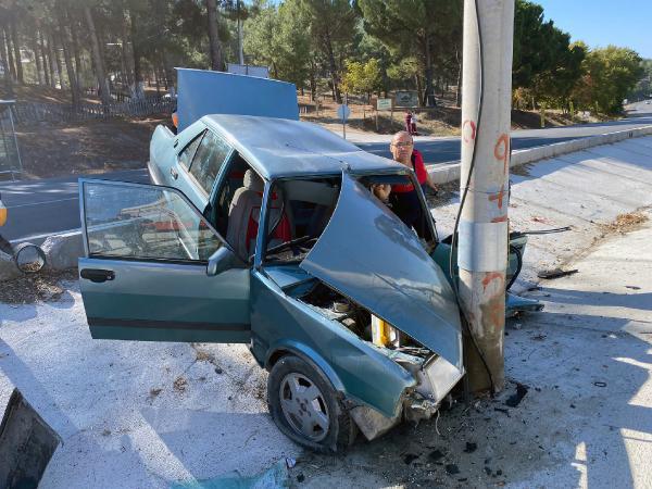 aydinlatma-diregine-carpan-otomobildeki-surucu-oldu-gelini-ve-2-torunu-yarali-29ZbzRyL.jpg