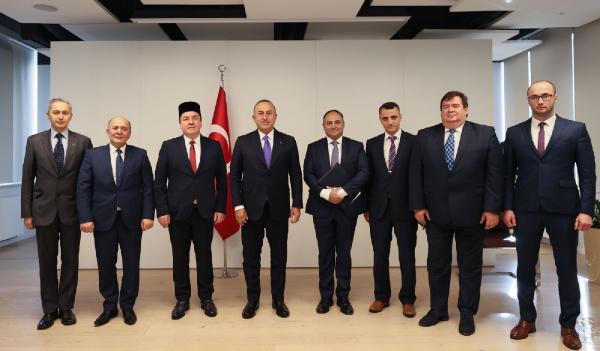 bakan-cavusoglu-polonya-muslumanlari-dini-idaresi-baskani-miskiewicz-ile-gorustu-72YmVEhM.jpg