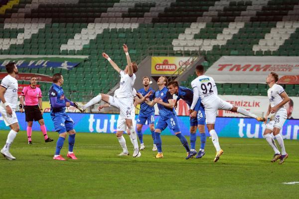 caykur-rizespor-sahasinda-galip-gelmek-istiyor-KpBPRM3S.jpg