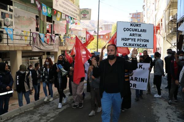 hakkaride-hdp-binasi-onundeki-eylemde-19uncu-hafta-vt7synPd.jpg