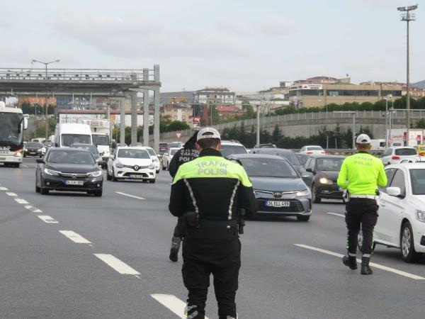 istanbulda-helikopterli-trafik-denetimi-Zl7MWY4S.jpg