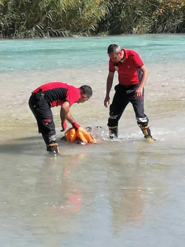 rafting-yaparken-botu-devrilen-doktor-hayatini-kaybetti-lnF2dTDA.jpg