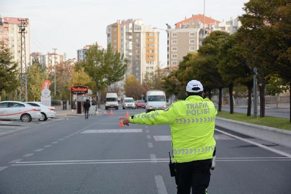 ulke-genelinde-es-zamanli-uygulama-548-okul-servis-araci-trafikten-men-edildi-mcplzOLJ.jpg